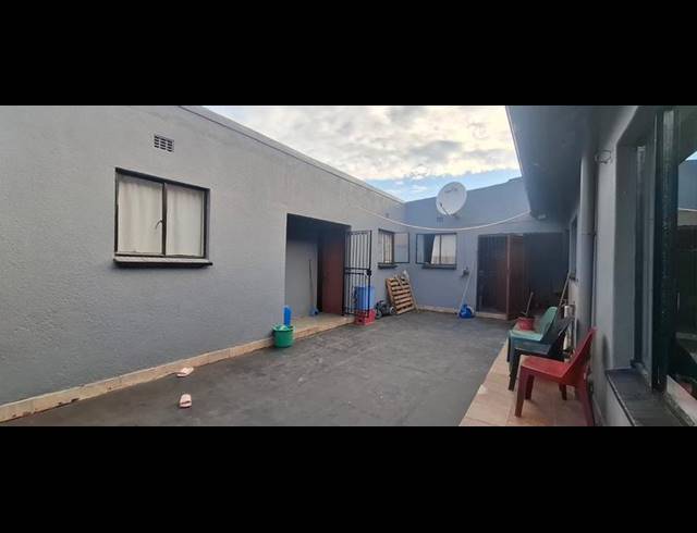 6 BEDROOM HOUSE FOR SALE IN TEMBISA